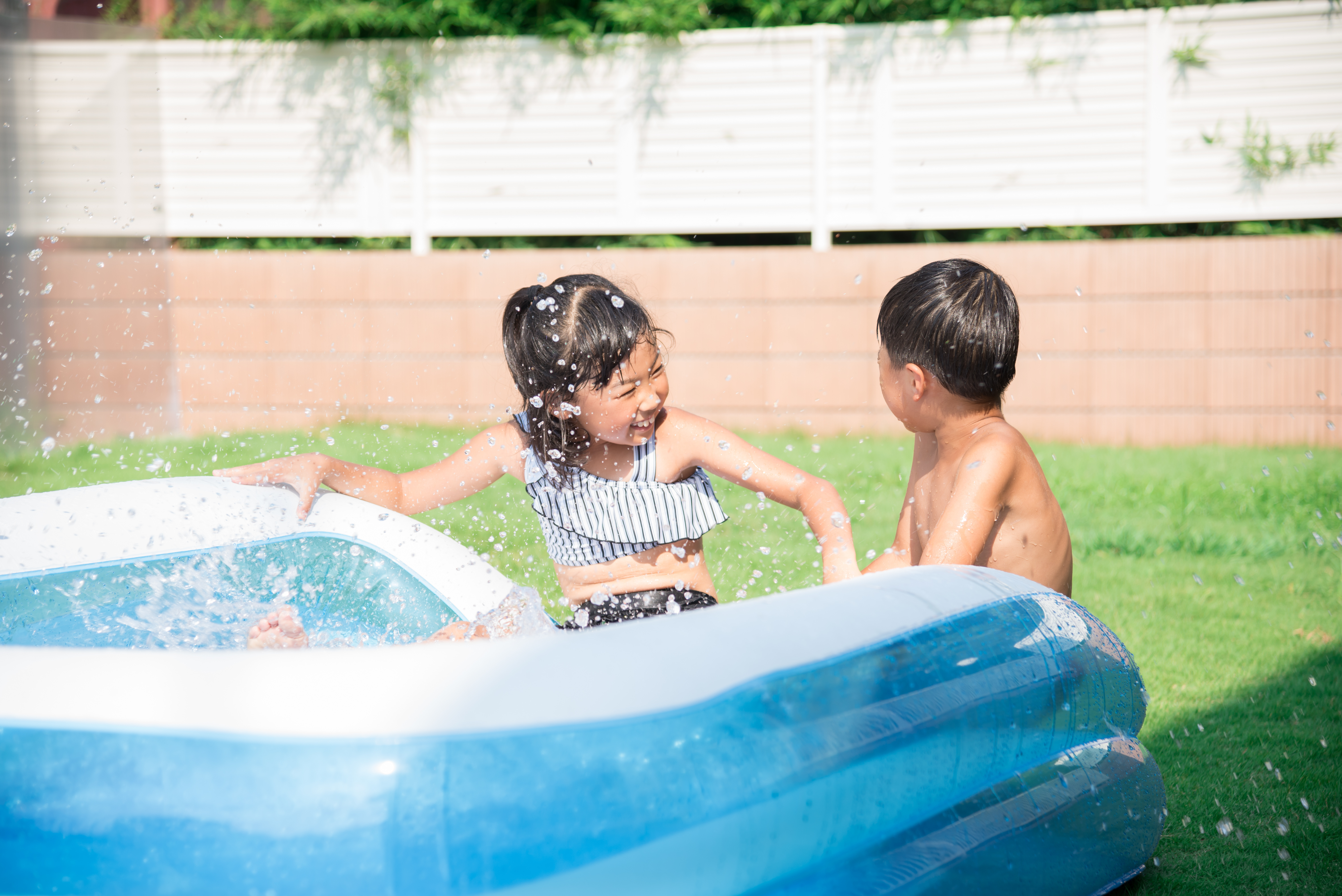 子どもとプール