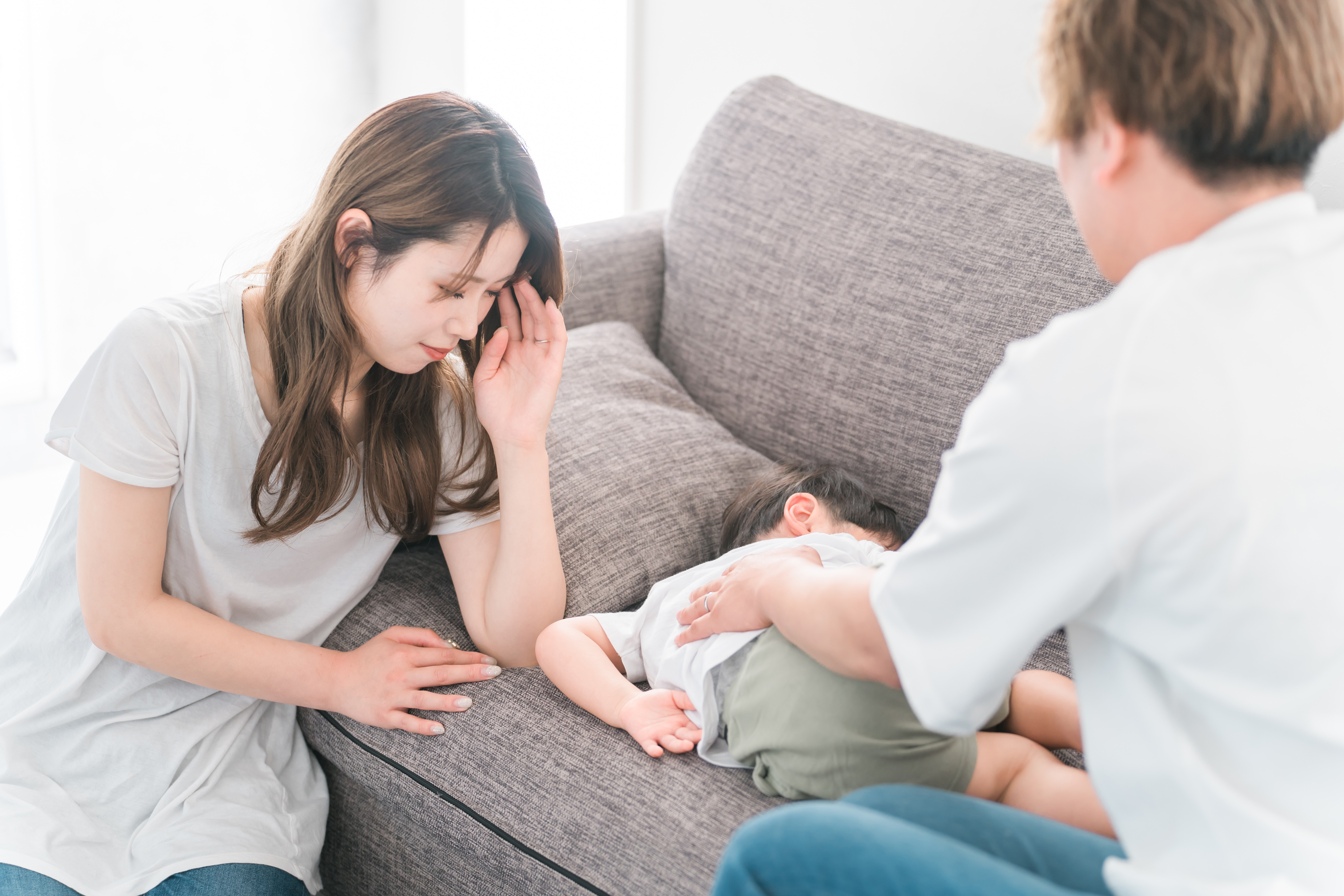 ママパパの疲れた表情