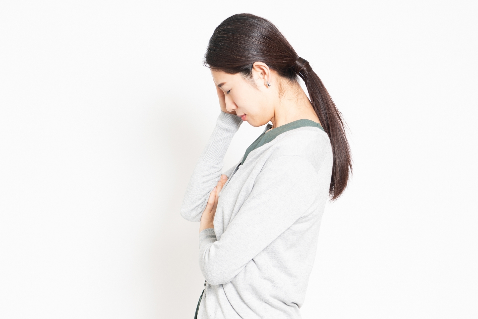 仕事の調整に悩む女性