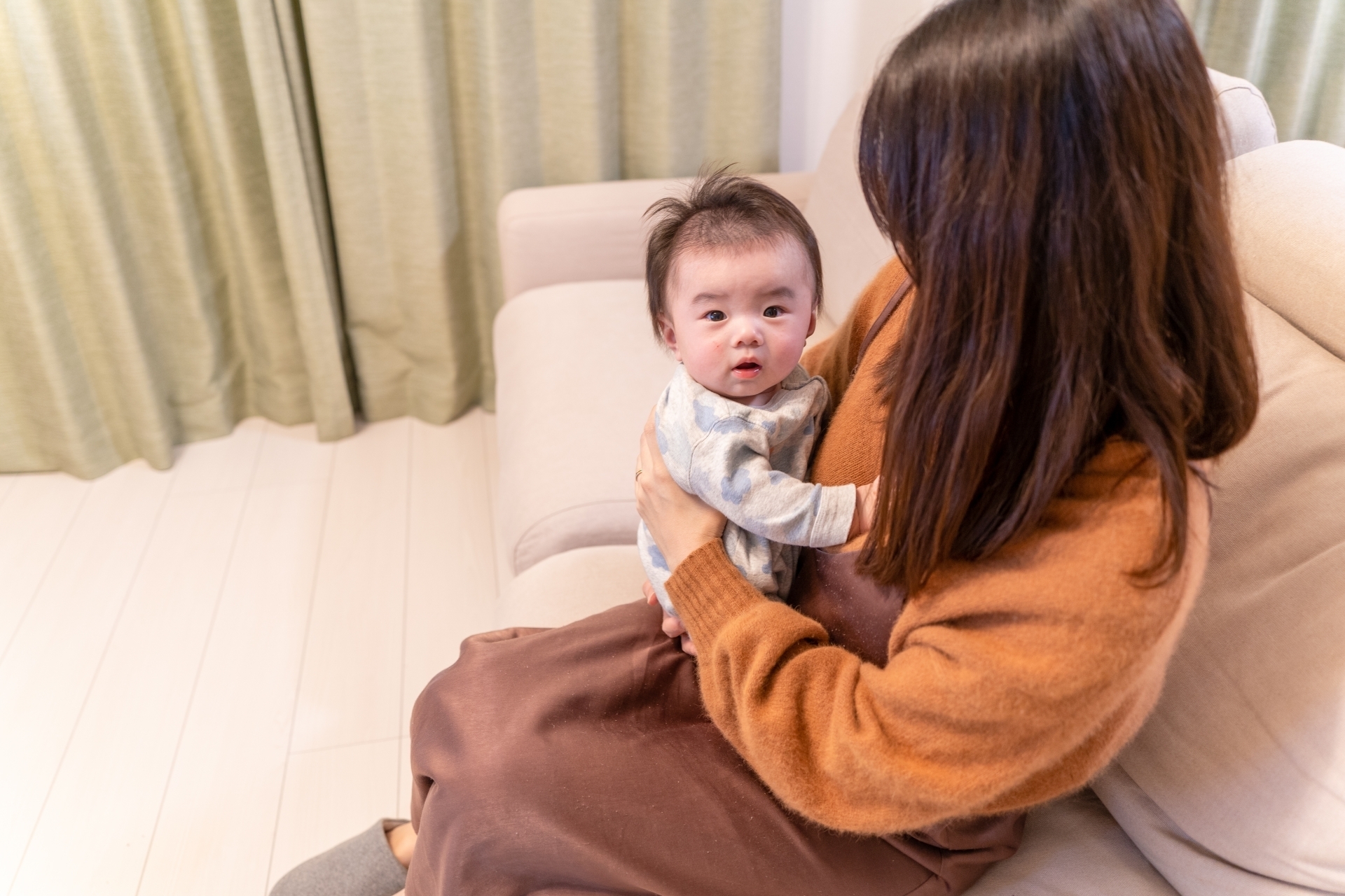 子どもと過ごす親