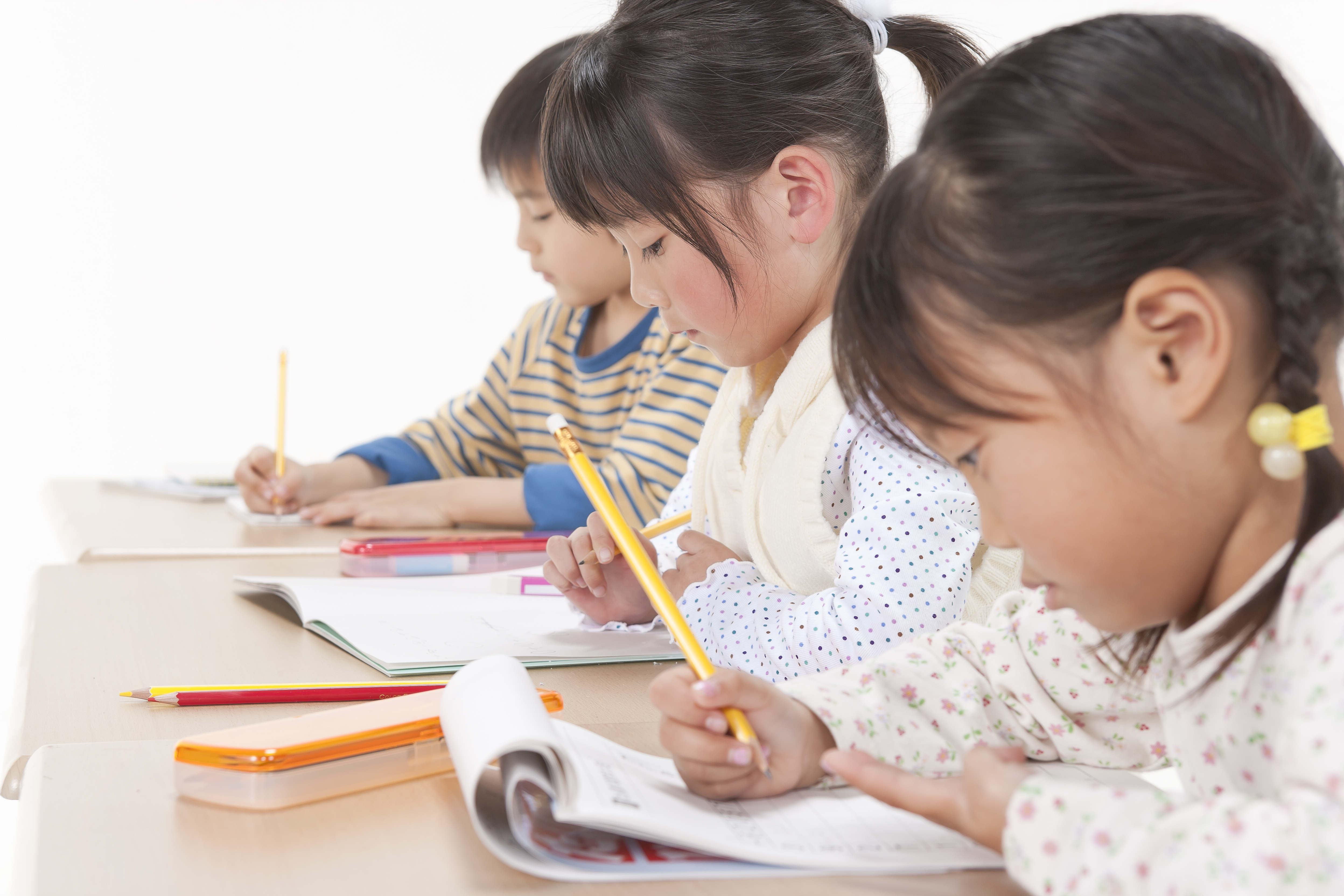 学ぶ子供たち